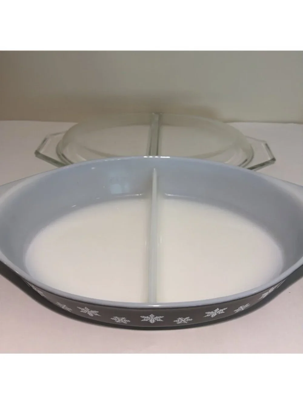 Rare Vintage Pyrex Snowflake Black 1.5 Qt Divided Oval Casserole Dish w/Lid 945C